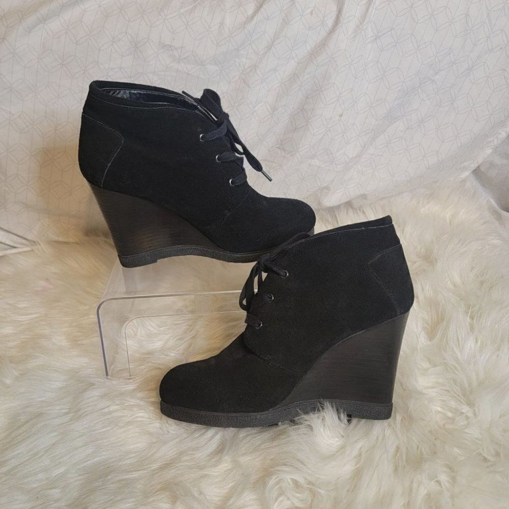 Tesori Black Wedge Marissa Bootie Suede Non Slip Rubber Sole Lace Up Boot Sz 8‎